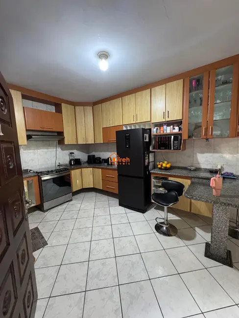 Sobrado com 3 quartos à venda, 298m2 em Vila Independência, Maua - SP - imagem 6 Foto 6 de Sobrado com 3 quartos à venda, 298m2 em Vila Independência, Maua - SP