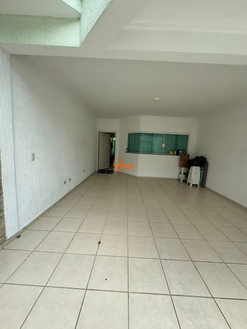 Sobrado com 3 quartos à venda, 164m2 em Jardim Guapituba, Maua - SP - imagem 3 Foto 3 de Sobrado com 3 quartos à venda, 164m2 em Jardim Guapituba, Maua - SP