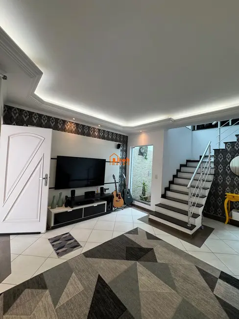 Sobrado com 3 quartos à venda, 164m2 em Jardim Guapituba, Maua - SP - imagem 9 Foto 9 de Sobrado com 3 quartos à venda, 164m2 em Jardim Guapituba, Maua - SP
