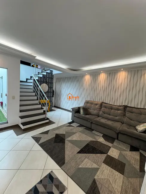 Sobrado com 3 quartos à venda, 164m2 em Jardim Guapituba, Maua - SP - imagem 6 Foto 6 de Sobrado com 3 quartos à venda, 164m2 em Jardim Guapituba, Maua - SP