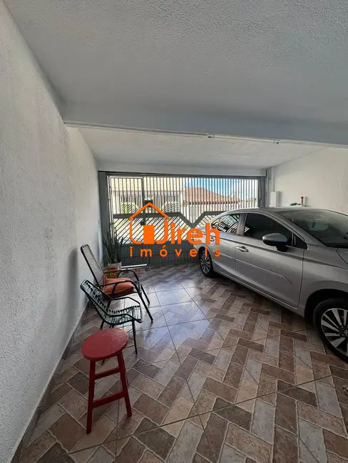 Sobrado com 3 quartos à venda, 121m2 em Jardim São Francisco, Maua - SP - imagem 4 Foto 4 de Sobrado com 3 quartos à venda, 121m2 em Jardim São Francisco, Maua - SP