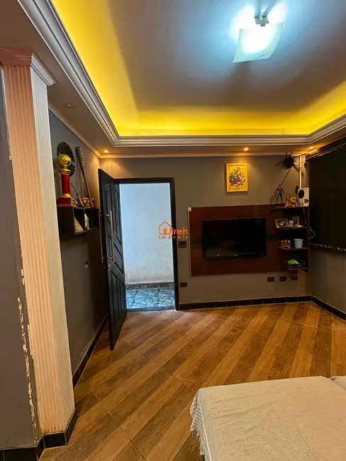 Sobrado com 3 quartos à venda, 157m2 em Vila Nossa Senhora das Vitórias, Maua - SP - imagem 4 Foto 4 de Sobrado com 3 quartos à venda, 157m2 em Vila Nossa Senhora das Vitórias, Maua - SP