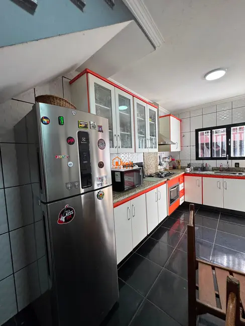 Sobrado com 3 quartos à venda, 157m2 em Vila Nossa Senhora das Vitórias, Maua - SP - imagem 8 Foto 8 de Sobrado com 3 quartos à venda, 157m2 em Vila Nossa Senhora das Vitórias, Maua - SP