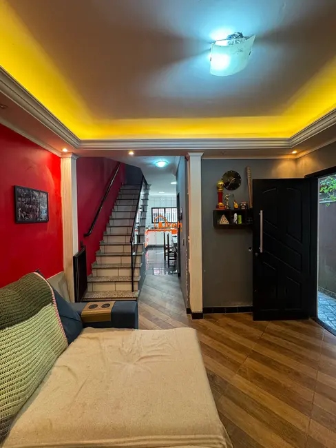 Sobrado com 3 quartos à venda, 157m2 em Vila Nossa Senhora das Vitórias, Maua - SP - imagem 5 Foto 5 de Sobrado com 3 quartos à venda, 157m2 em Vila Nossa Senhora das Vitórias, Maua - SP