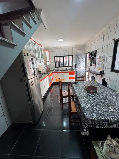 Sobrado com 3 quartos à venda, 157m2 em Vila Nossa Senhora das Vitórias, Maua - SP - imagem 6 Foto 6 de Sobrado com 3 quartos à venda, 157m2 em Vila Nossa Senhora das Vitórias, Maua - SP