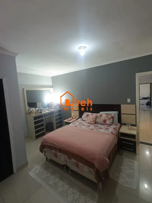 Sobrado com 3 quartos à venda, 185m2 em Jardim Guapituba, Maua - SP - imagem 8 Foto 8 de Sobrado com 3 quartos à venda, 185m2 em Jardim Guapituba, Maua - SP