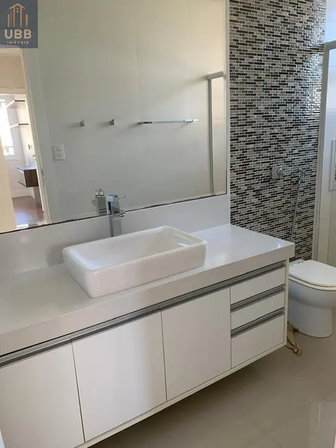 Casa com 3 quartos à venda, 284m2 em Jardim Amália, Volta Redonda - RJ - imagem 8 Foto 8 de Casa com 3 quartos à venda, 284m2 em Jardim Amália, Volta Redonda - RJ