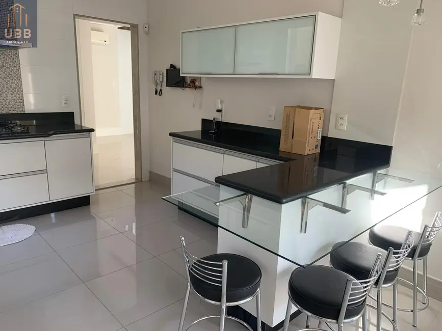 Casa com 3 quartos à venda, 284m2 em Jardim Amália, Volta Redonda - RJ - imagem 1 Foto 1 de Casa com 3 quartos à venda, 284m2 em Jardim Amália, Volta Redonda - RJ