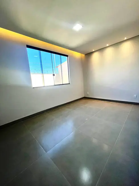 Foto 2 de Casa com 3 quartos à venda, 105m2 em Vila São Sebastião, Senador Canedo - GO