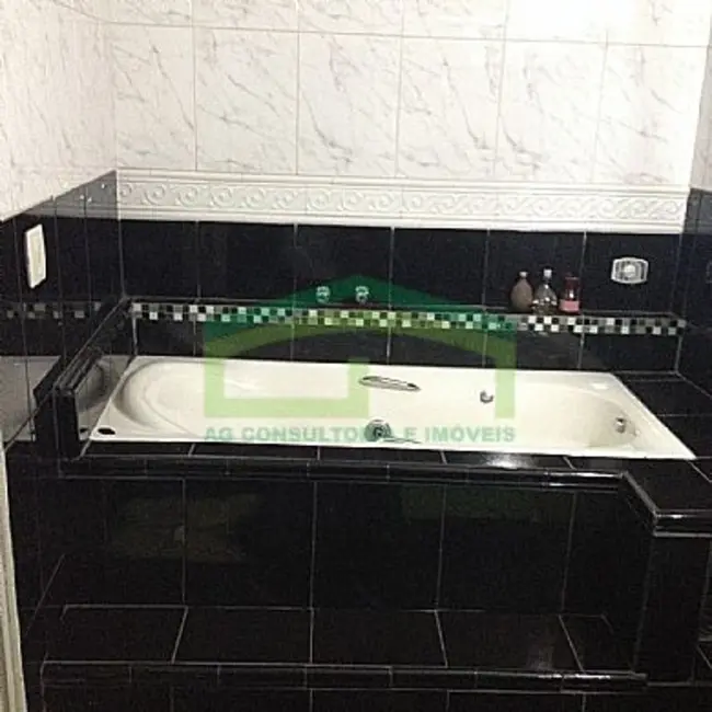 Sobrado com 4 quartos à venda, 200m2 em Jardim Elvira, Osasco - SP - imagem 7 Foto 7 de Sobrado com 4 quartos à venda, 200m2 em Jardim Elvira, Osasco - SP