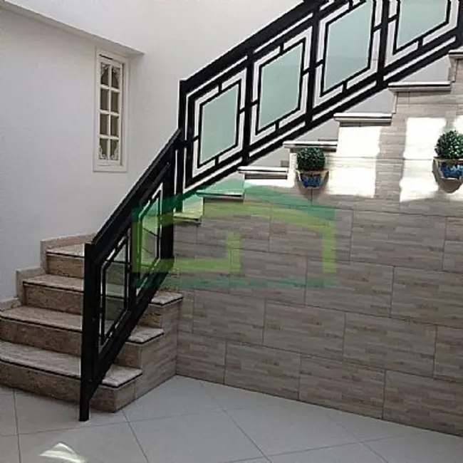 Sobrado com 4 quartos à venda, 200m2 em Jardim Elvira, Osasco - SP - imagem 3 Foto 3 de Sobrado com 4 quartos à venda, 200m2 em Jardim Elvira, Osasco - SP
