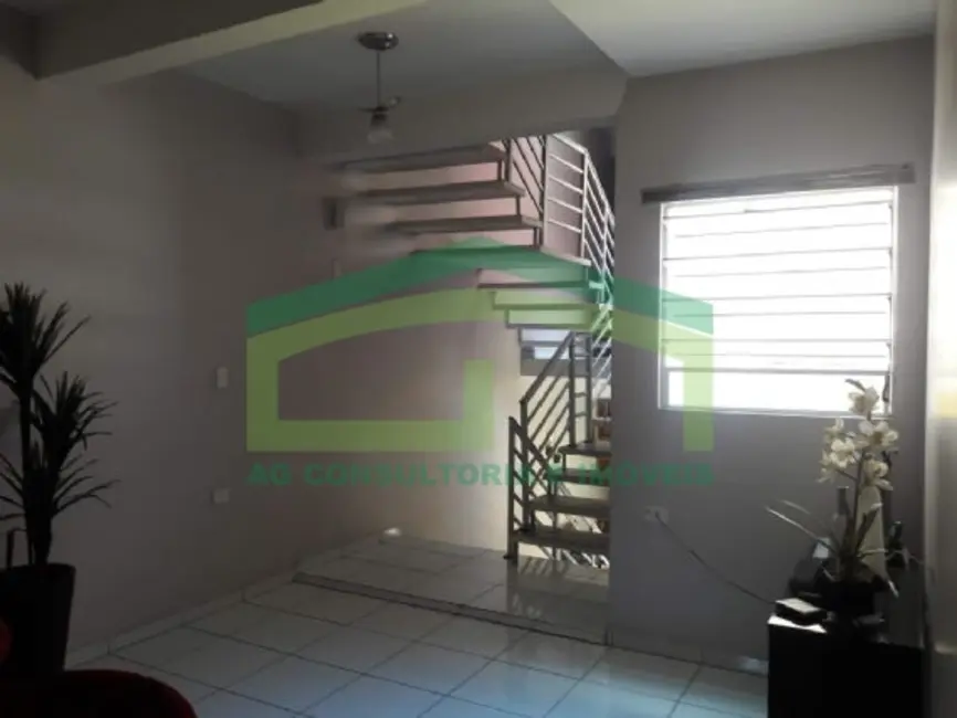 Foto 2 de Sobrado com 3 quartos à venda, 200m2 em Aliança, Osasco - SP