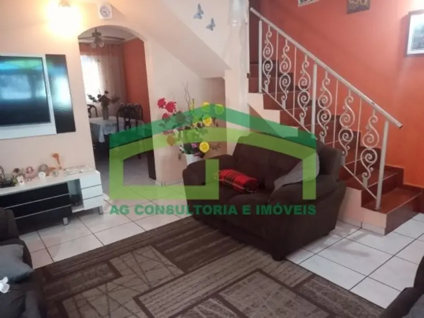 Sobrado com 4 quartos à venda, 300m2 em Helena Maria, Osasco - SP - imagem 5 Foto 5 de Sobrado com 4 quartos à venda, 300m2 em Helena Maria, Osasco - SP