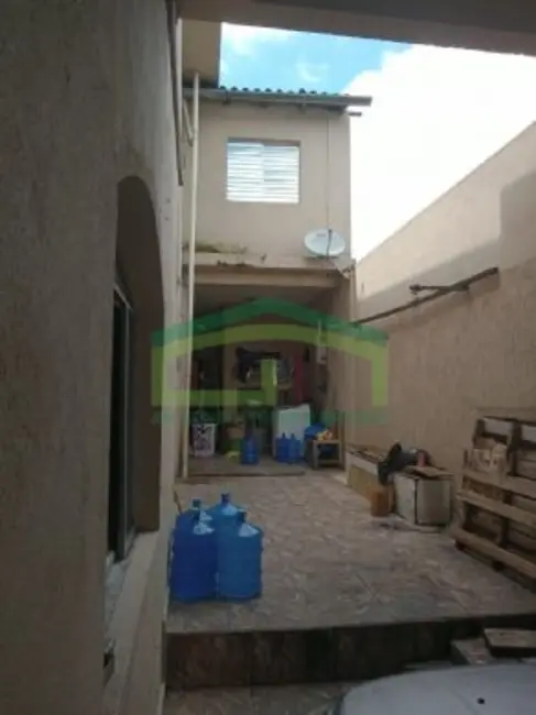 Sobrado com 5 quartos à venda, 213m2 em Jardim Roberto, Osasco - SP - imagem 3 Foto 3 de Sobrado com 5 quartos à venda, 213m2 em Jardim Roberto, Osasco - SP