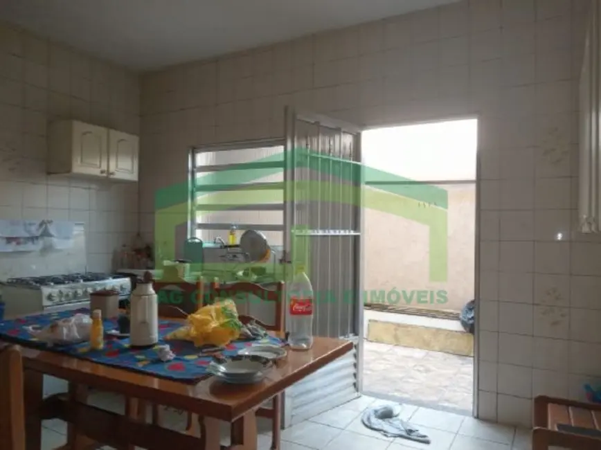 Sobrado com 5 quartos à venda, 213m2 em Jardim Roberto, Osasco - SP - imagem 4 Foto 4 de Sobrado com 5 quartos à venda, 213m2 em Jardim Roberto, Osasco - SP