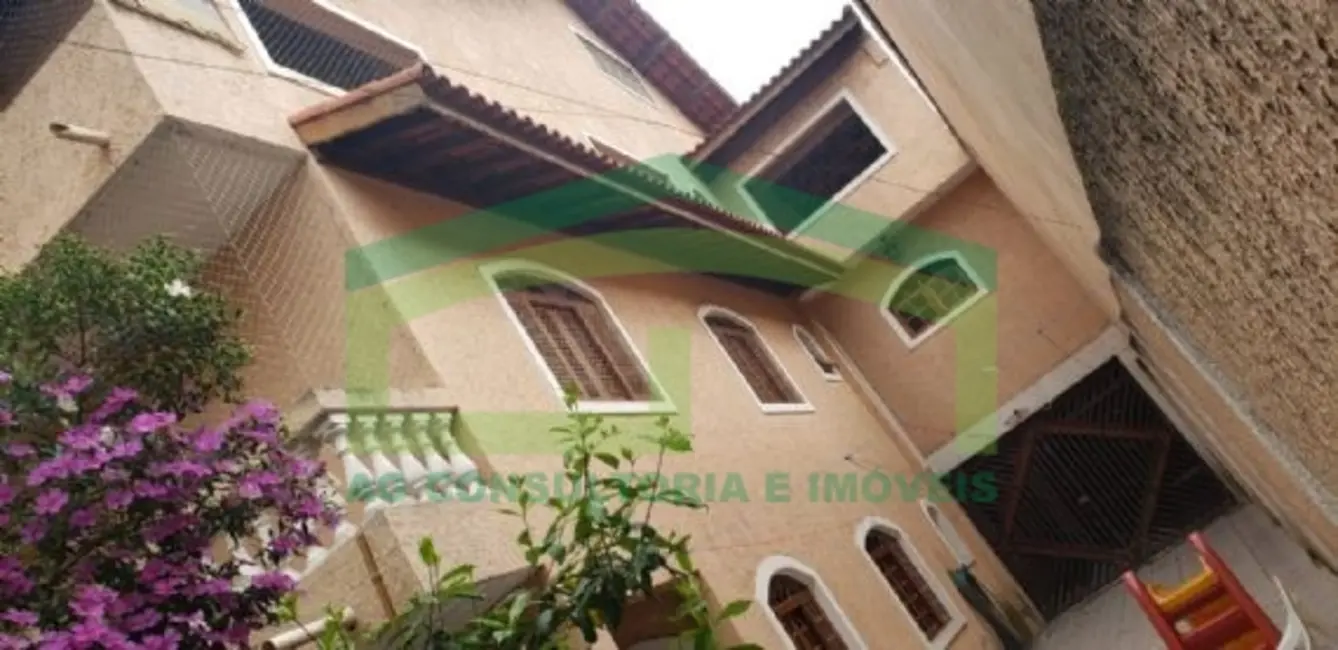 Foto 3 de Sobrado com 3 quartos à venda, 360m2 em Helena Maria, Osasco - SP