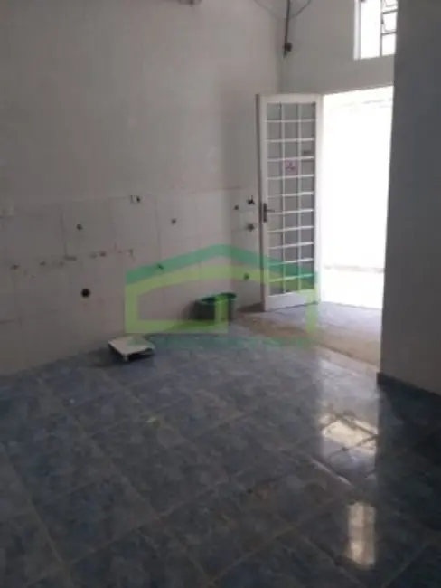 Armazém / Galpão à venda, 350m2 em Rochdale, Osasco - SP - imagem 9 Foto 9 de Armazém / Galpão à venda, 350m2 em Rochdale, Osasco - SP