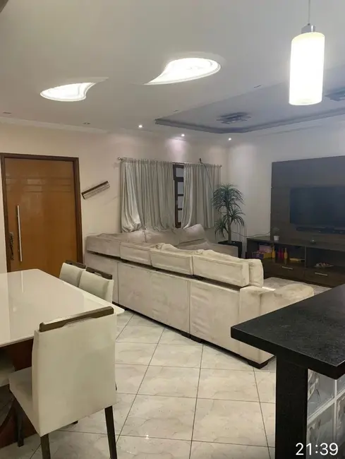 Sobrado com 4 quartos à venda, 285m2 em Osasco - SP - imagem 3 Foto 3 de Sobrado com 4 quartos à venda, 285m2 em Osasco - SP