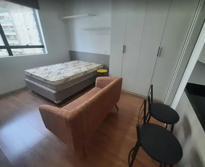 Foto 1 de Apartamento com 1 quarto para alugar, 26m2 em Bethaville I, Barueri - SP