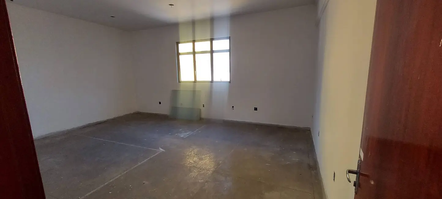 Foto 9 de Sala Comercial para alugar, 900m2 em Vila Santo Antônio, Jandira - SP