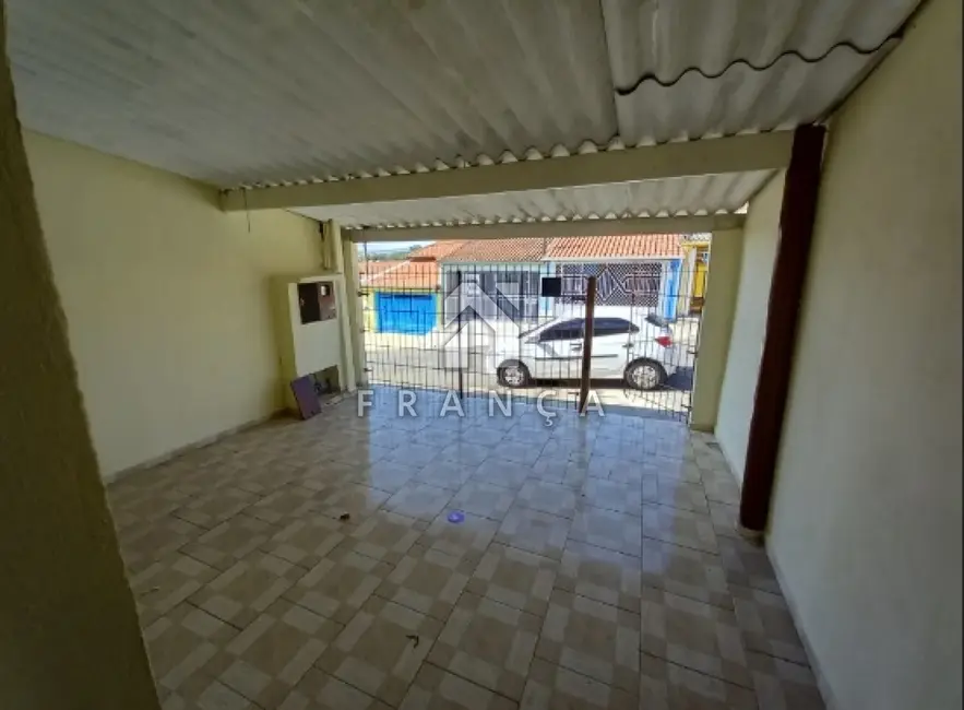 Foto 1 de Casa com 2 quartos para alugar, 105m2 em Jacarei - SP