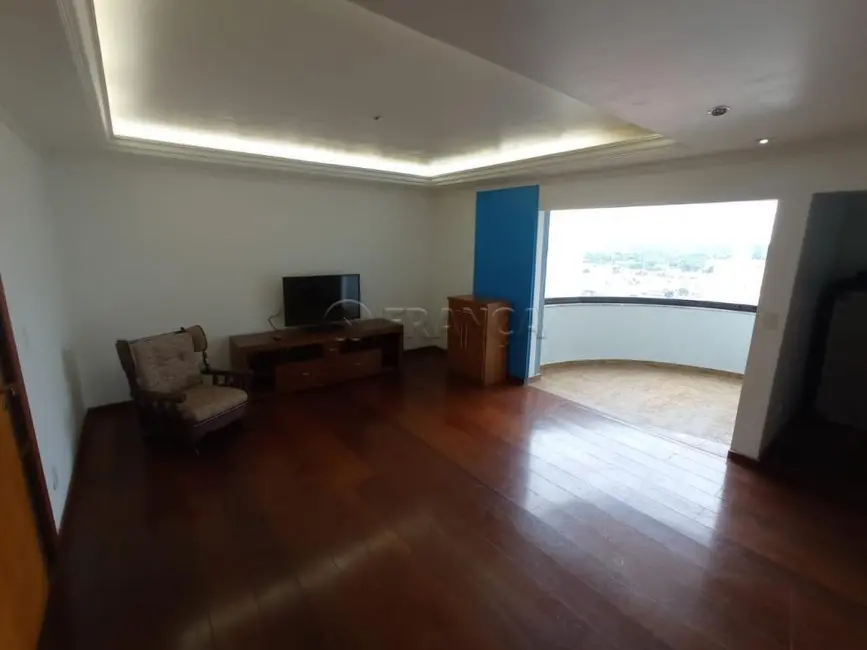 Foto 2 de Apartamento com 3 quartos para alugar, 154m2 em Jacarei - SP