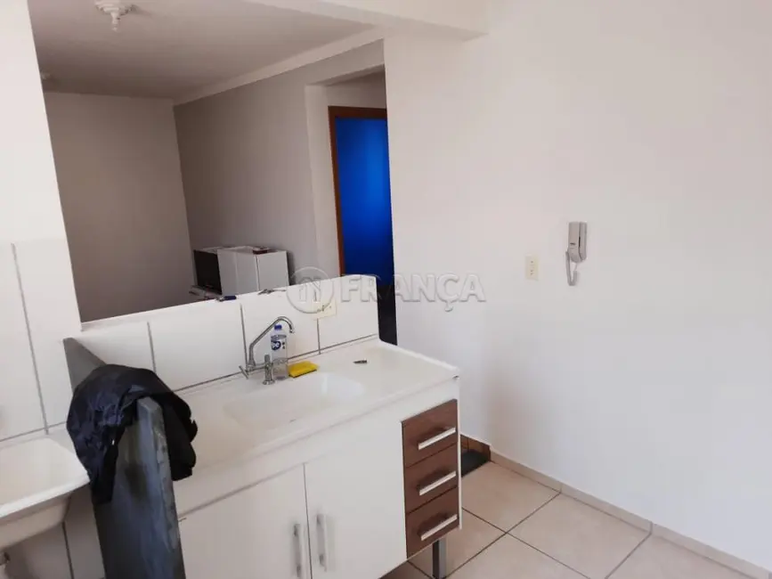 Foto 2 de Apartamento com 2 quartos à venda, 45m2 em Jacarei - SP