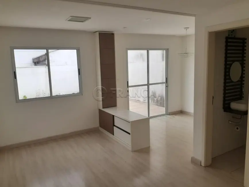 Foto 1 de Casa de Condomínio com 3 quartos para alugar, 81m2 em Jacarei - SP
