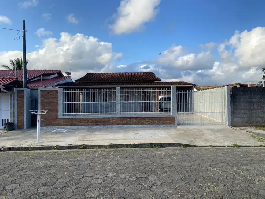 Foto 1 de Casa com 2 quartos para alugar, 150m2 em Caraguatatuba - SP