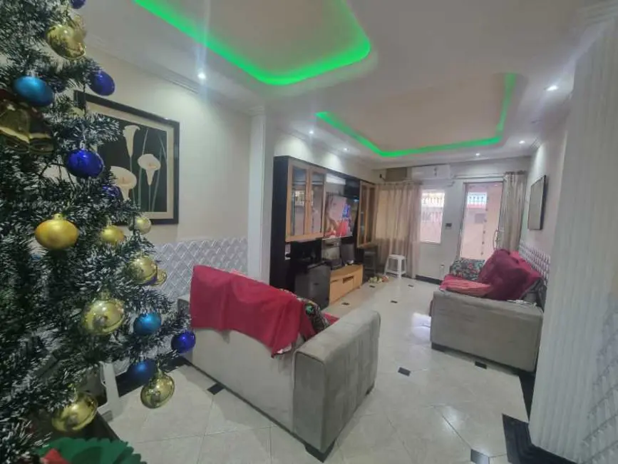 Foto 2 de Casa com 2 quartos à venda, 128m2 em Rio De Janeiro - RJ