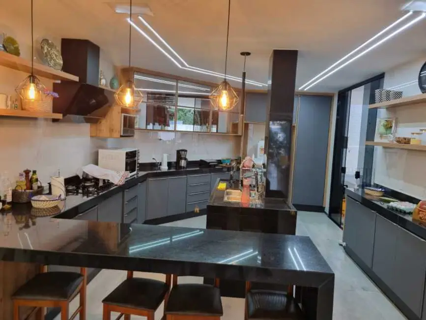 Foto 9 de Casa com 4 quartos à venda, 351m2 em Rio De Janeiro - RJ