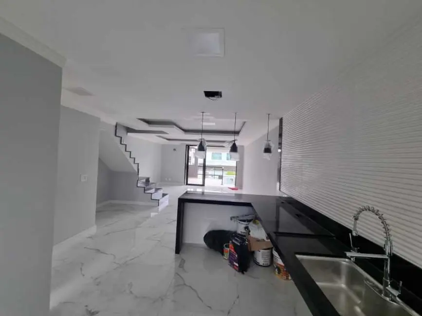 Casa de Condomínio com 3 quartos à venda, 160m2 em Rio De Janeiro - RJ - imagem 4 Foto 4 de Casa de Condomínio com 3 quartos à venda, 160m2 em Rio De Janeiro - RJ