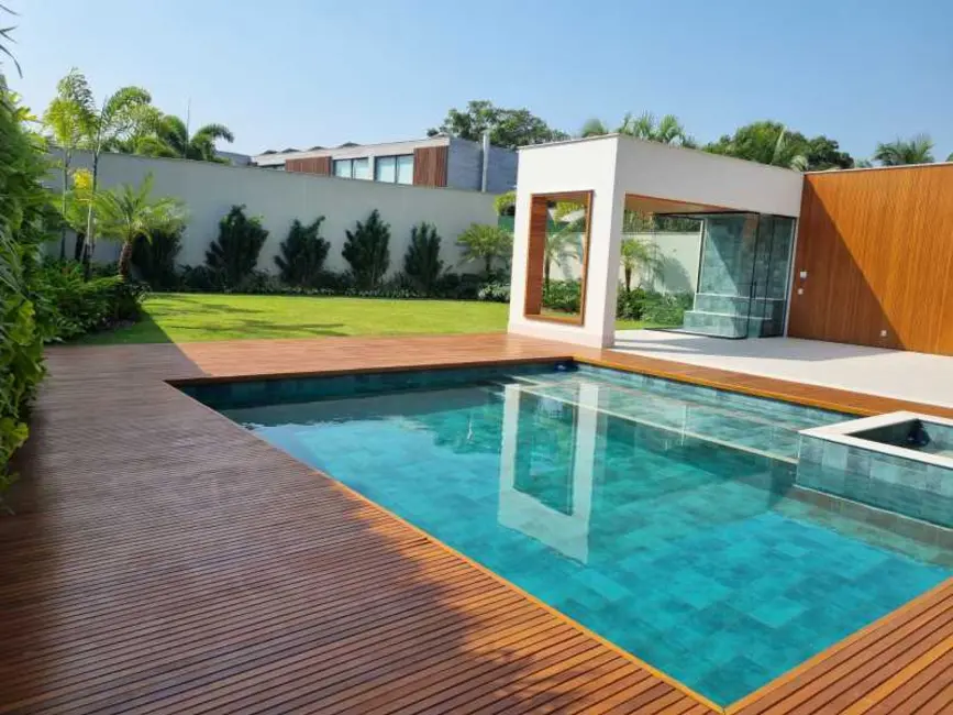 Casa de Condomínio com 5 quartos à venda, 1417m2 em Rio De Janeiro - RJ - imagem 3 Foto 3 de Casa de Condomínio com 5 quartos à venda, 1417m2 em Rio De Janeiro - RJ