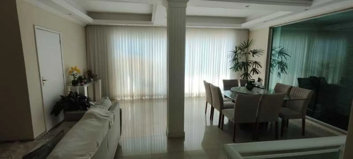 Casa de Condomínio com 4 quartos à venda, 322m2 em Rio De Janeiro - RJ - imagem 3 Foto 3 de Casa de Condomínio com 4 quartos à venda, 322m2 em Rio De Janeiro - RJ