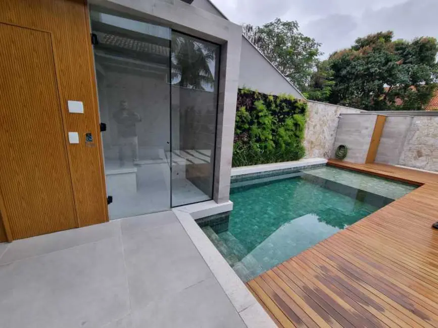 Casa de Condomínio com 4 quartos à venda, 480m2 em Rio De Janeiro - RJ - imagem 3 Foto 3 de Casa de Condomínio com 4 quartos à venda, 480m2 em Rio De Janeiro - RJ