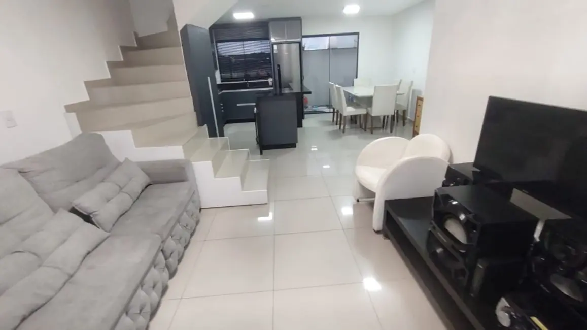 Foto 9 de Sobrado com 3 quartos à venda, 92m2 em Santo Antônio, Joinville - SC