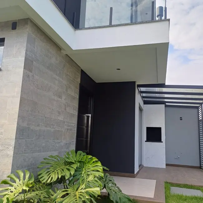 Sobrado com 3 quartos à venda, 152m2 em Bom Retiro, Joinville - SC - imagem 3 Foto 3 de Sobrado com 3 quartos à venda, 152m2 em Bom Retiro, Joinville - SC