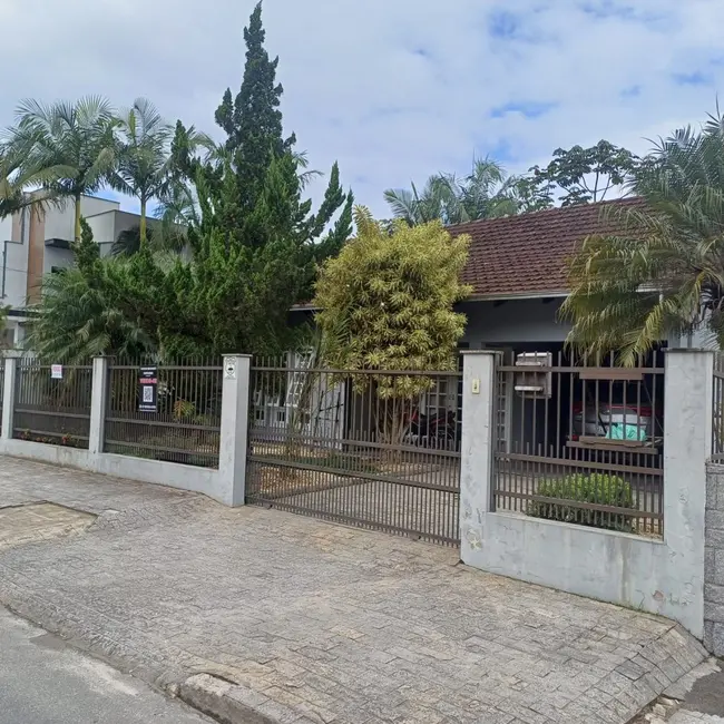 Casa com 3 quartos à venda, 220m2 em Nova Brasília, Joinville - SC - imagem 1 Foto 1 de Casa com 3 quartos à venda, 220m2 em Nova Brasília, Joinville - SC