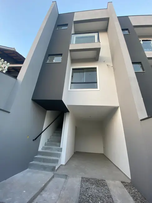 Foto 1 de Sobrado com 3 quartos à venda, 125m2 em Petrópolis, Joinville - SC