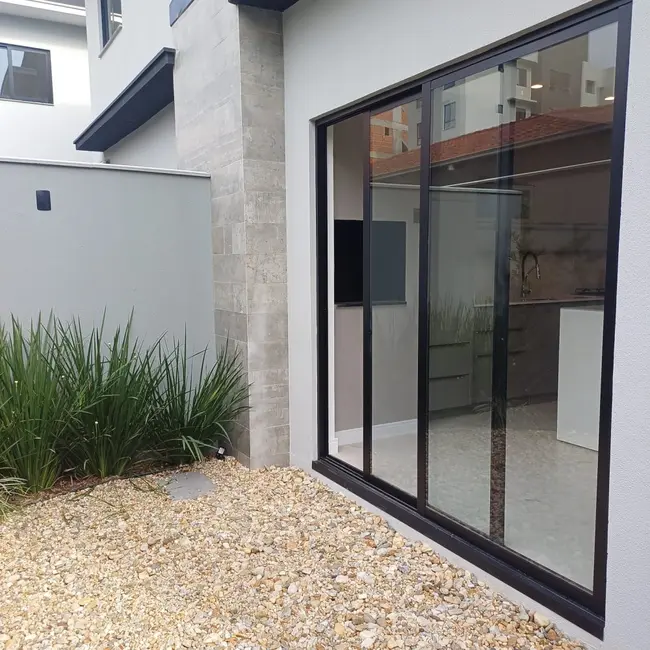 Sobrado com 3 quartos à venda, 114m2 em Bom Retiro, Joinville - SC - imagem 8 Foto 8 de Sobrado com 3 quartos à venda, 114m2 em Bom Retiro, Joinville - SC