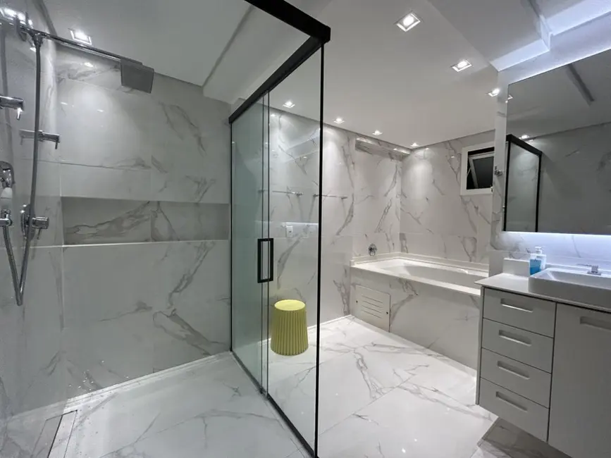 Foto 8 de Cobertura com 4 quartos à venda, 278m2 em Anita Garibaldi, Joinville - SC