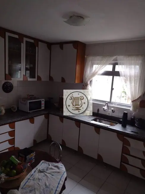 Foto 4 de Casa com 3 quartos à venda, 200m2 em Vila Carbone, São Paulo - SP