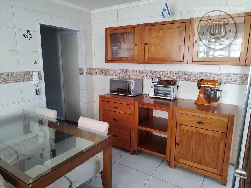 Foto 2 de Casa com 3 quartos à venda, 250m2 em Vila Iório, São Paulo - SP