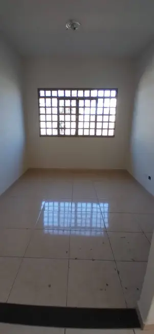 Casa com 2 quartos à venda, 76m2 em Jardim Interlagos, Arapongas - PR - imagem 4 Foto 4 de Casa com 2 quartos à venda, 76m2 em Jardim Interlagos, Arapongas - PR