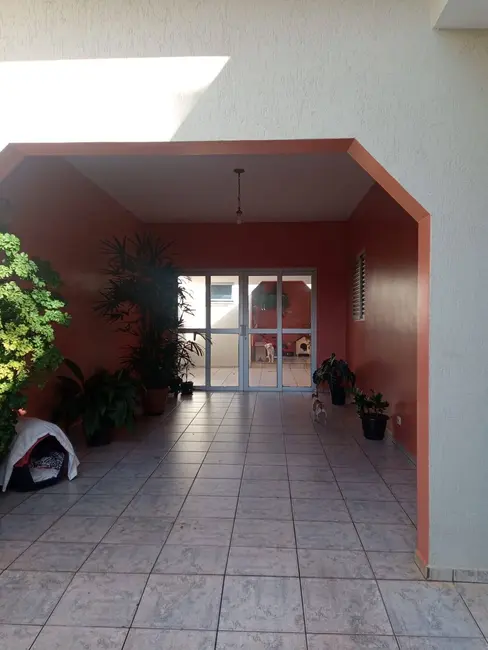 Casa com 3 quartos à venda, 160m2 em Conjunto Águias, Arapongas - PR - imagem 6 Foto 6 de Casa com 3 quartos à venda, 160m2 em Conjunto Águias, Arapongas - PR