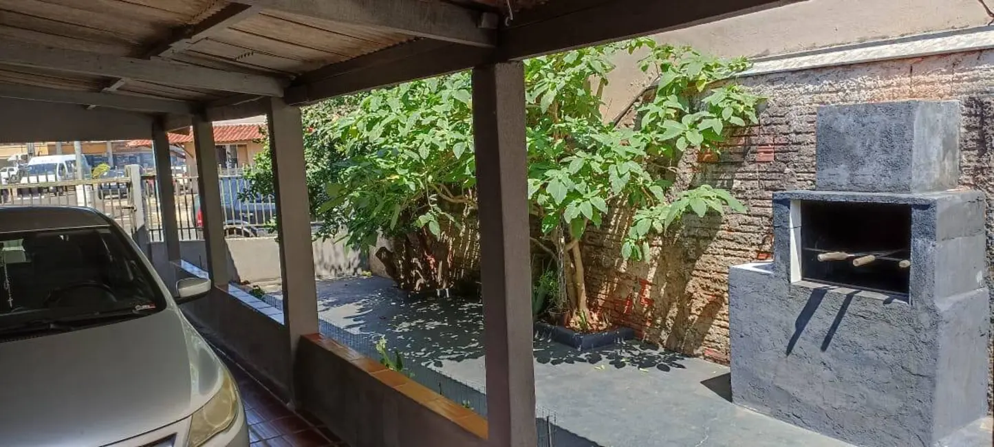 Casa com 4 quartos à venda, 200m2 em Jardim Aeroporto, Arapongas - PR - imagem 5 Foto 5 de Casa com 4 quartos à venda, 200m2 em Jardim Aeroporto, Arapongas - PR