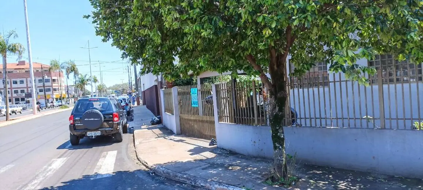 Casa com 4 quartos à venda, 200m2 em Jardim Aeroporto, Arapongas - PR - imagem 3 Foto 3 de Casa com 4 quartos à venda, 200m2 em Jardim Aeroporto, Arapongas - PR