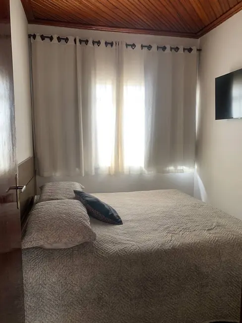 Casa com 3 quartos à venda, 541m2 em Centro, Arapongas - PR - imagem 3 Foto 3 de Casa com 3 quartos à venda, 541m2 em Centro, Arapongas - PR