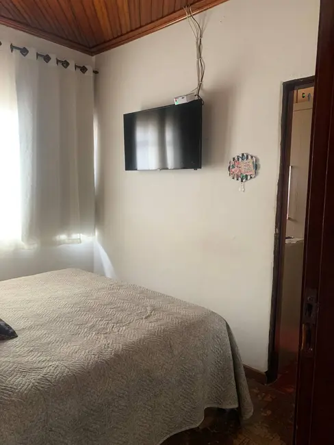 Casa com 3 quartos à venda, 541m2 em Centro, Arapongas - PR - imagem 8 Foto 8 de Casa com 3 quartos à venda, 541m2 em Centro, Arapongas - PR