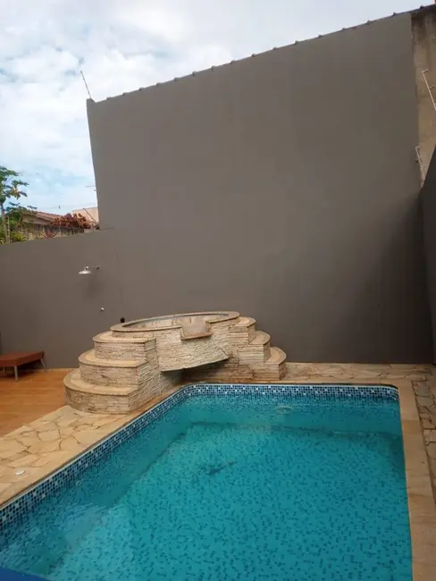 Casa com 3 quartos à venda, 267m2 em Parque Veneza, Arapongas - PR - imagem 9 Foto 9 de Casa com 3 quartos à venda, 267m2 em Parque Veneza, Arapongas - PR